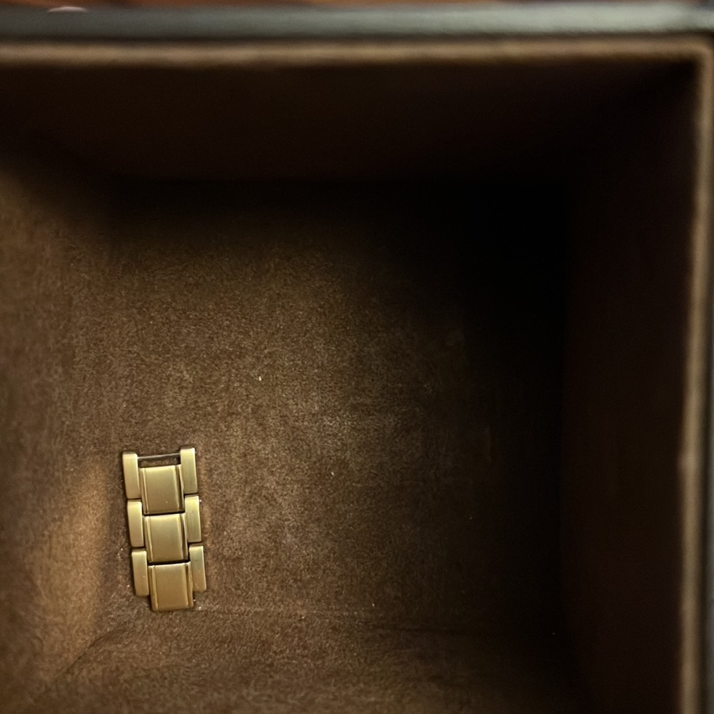 COPY - Michael Kors oversized Gold Watch - Picture 6 of 7